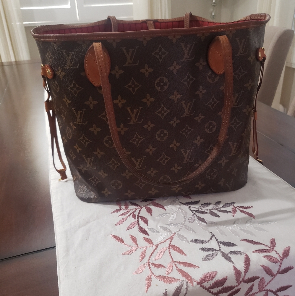 Authentic Louis Vuitton neverfull mm cerise